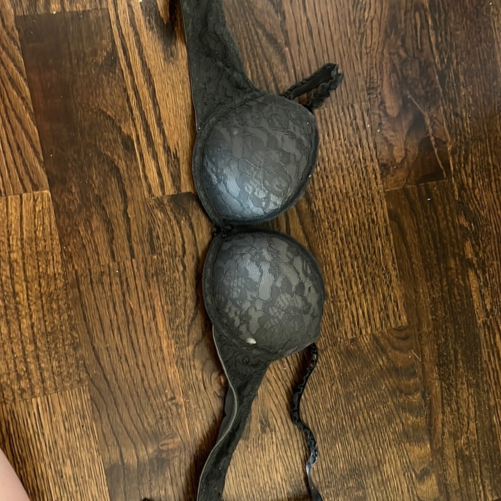 Gray lace sexy bra in excellent condition. Size 34a